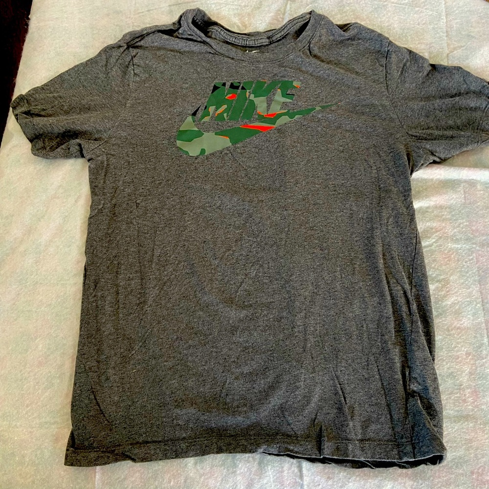 Nike boys tee shirt